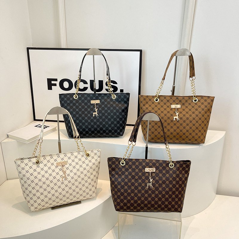 Simple and fashionable retro letter printed shoulder bag for women's business travel, large capacity handbag